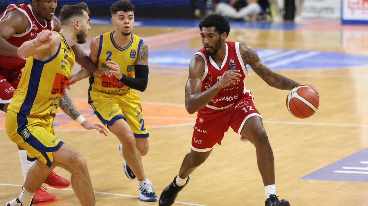 Brooks trascinatore a Scafati. Il play azzurro verso l’addio a Varese per rafforzare il roster di Messina Brooks trascinatore a Scafati. Il play azzurro verso l’addio a Varese per rafforzare il roster di Messina