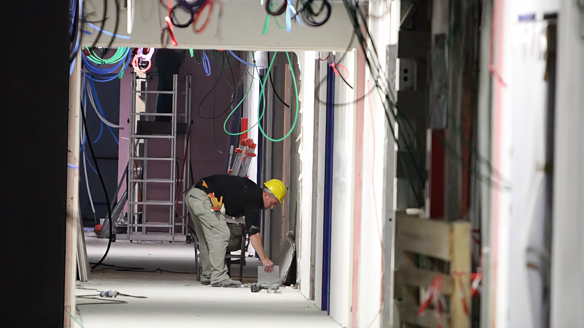 Sopralluogo del sindaco Simone Gargiulo al cantiere del centro storico. Nel luogo abbandonato da anni troverà posto l’Agenzia delle Entrate. Sopralluogo del sindaco Simone Gargiulo al cantiere del centro storico. Nel luogo abbandonato da anni troverà posto l’Agenzia delle Entrate.