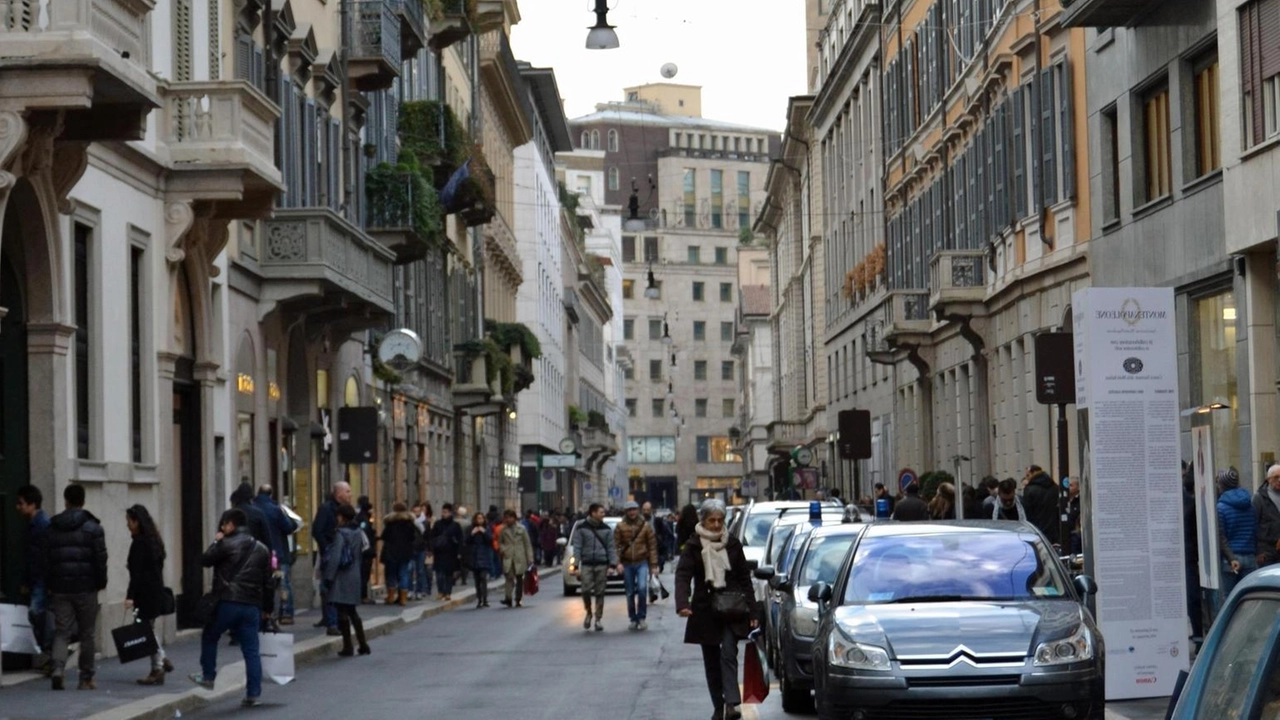 Via Monte Napoleone è una delle strade più lussuose di Milano Via Monte Napoleone è una delle strade più lussuose di Milano