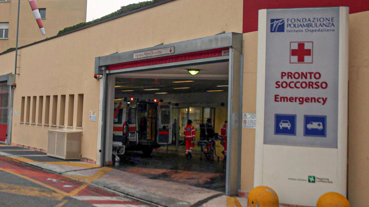 Momenti di paura ieri in un cantiere stradale a Sant’Eufemia in città, nel centro del quartiere. Un compressore a gas... Momenti di paura ieri in un cantiere stradale a Sant’Eufemia in città, nel centro del quartiere. Un compressore a gas...