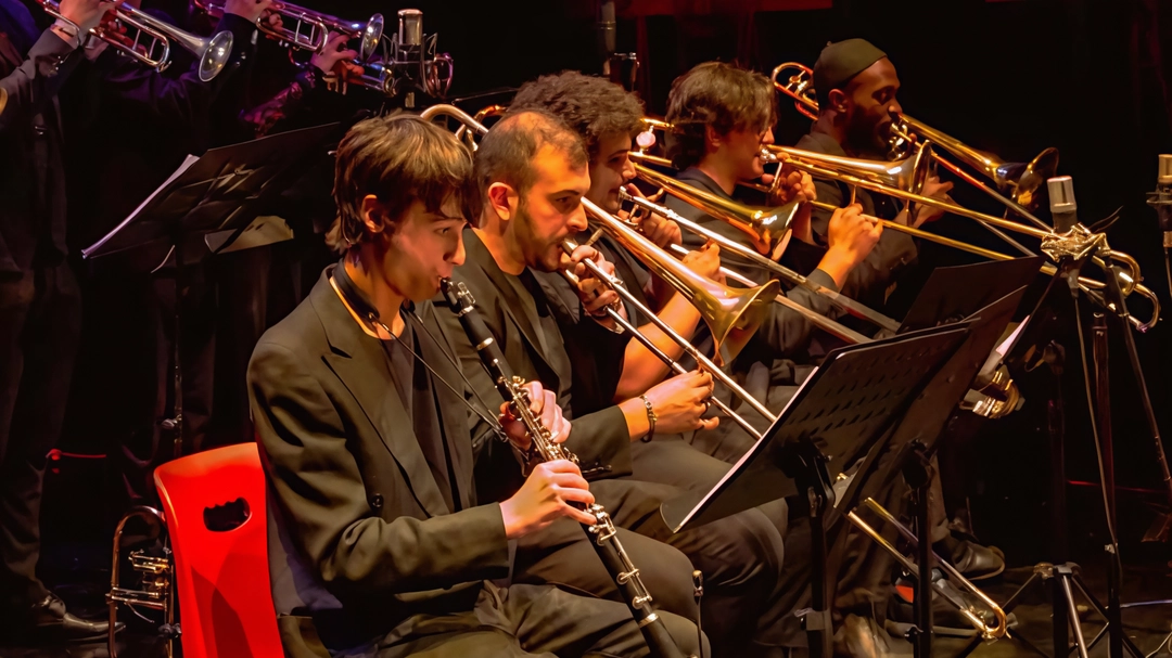 Sugarino Big Band si prepara a calcare le scene del teatro Binario 7, venerdì 21, alle 21. Special guest della... Sugarino Big Band si prepara a calcare le scene del teatro Binario 7, venerdì 21, alle 21. Special guest della...