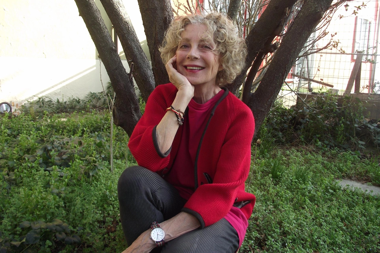 Ben Pastor (Roma, 1950) è scrittrice, saggista e docente di Scienze sociali all'università