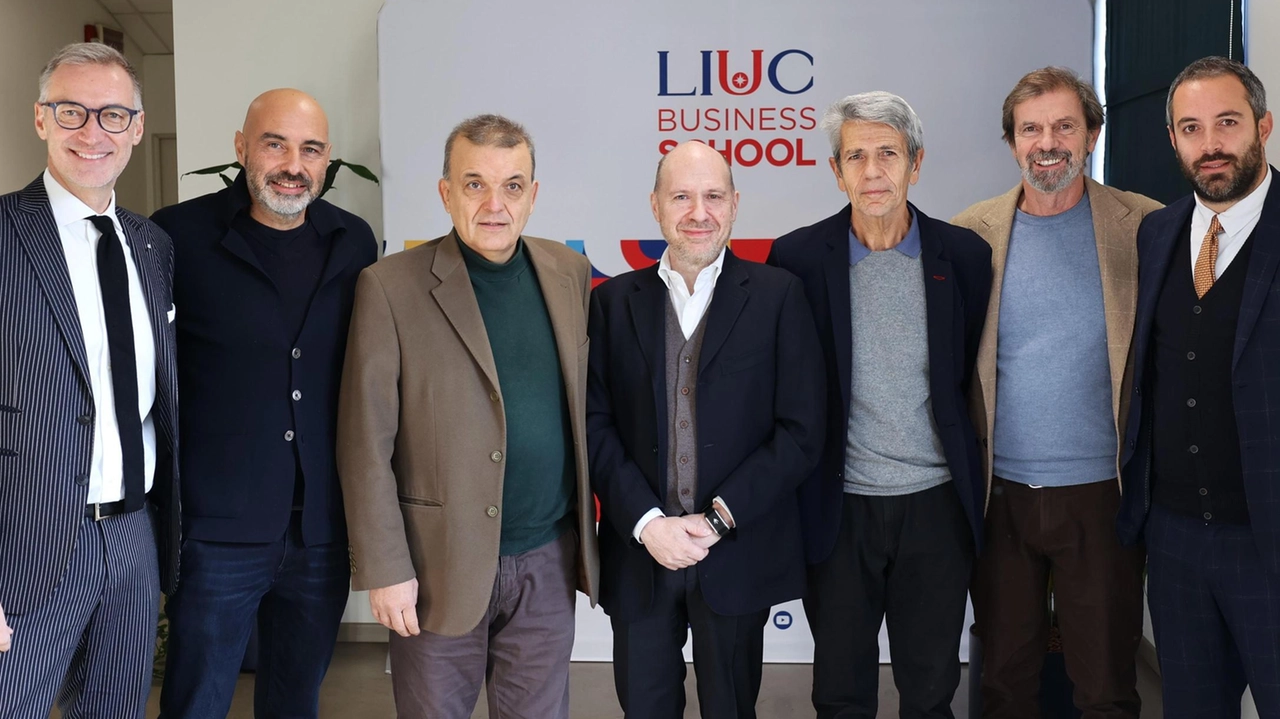 Alla presentazione del master hanno partecipato gli ex campioni di Milan e Inter Filippo Galli e Goran Pandev. Le lezioni saranno in rimoto: inizieranno a marzo e continueranno fino a settembre per sviluppare nuove competenze Alla presentazione del master hanno partecipato gli ex campioni di Milan e Inter Filippo Galli e Goran Pandev. Le lezioni saranno in rimoto: inizieranno a marzo e continueranno fino a settembre per sviluppare nuove competenze