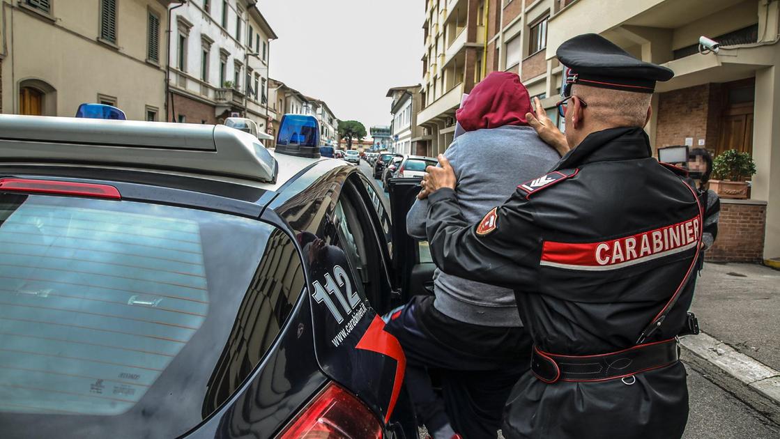 uno terrorizzava da mesi buccinasco l8217altro assaltava farmacie e supermercati arrestati due rapinatori