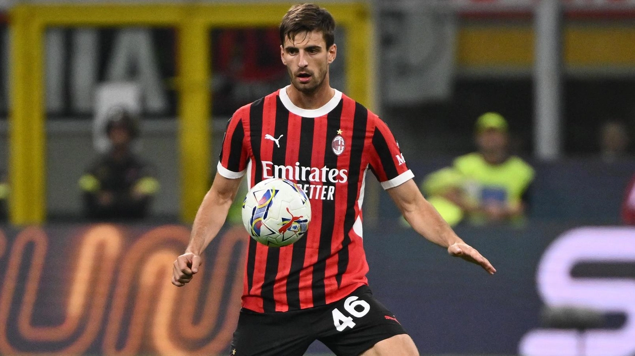 A gennaio è tornato in rossonero dal prestito in Spagna per l’emergenza infortuni. In meno di un anno ha sbaragliato la concorrenza ed è leader non solo sul campo. Il ct lo ha visto da vicino nel derby (deciso da lui) e nell’ultima partita al Franchi. A gennaio è tornato in rossonero dal prestito in Spagna per l’emergenza infortuni. In meno di un anno ha sbaragliato la concorrenza ed è leader non solo sul campo. Il ct lo ha visto da vicino nel derby (deciso da lui) e nell’ultima partita al Franchi.