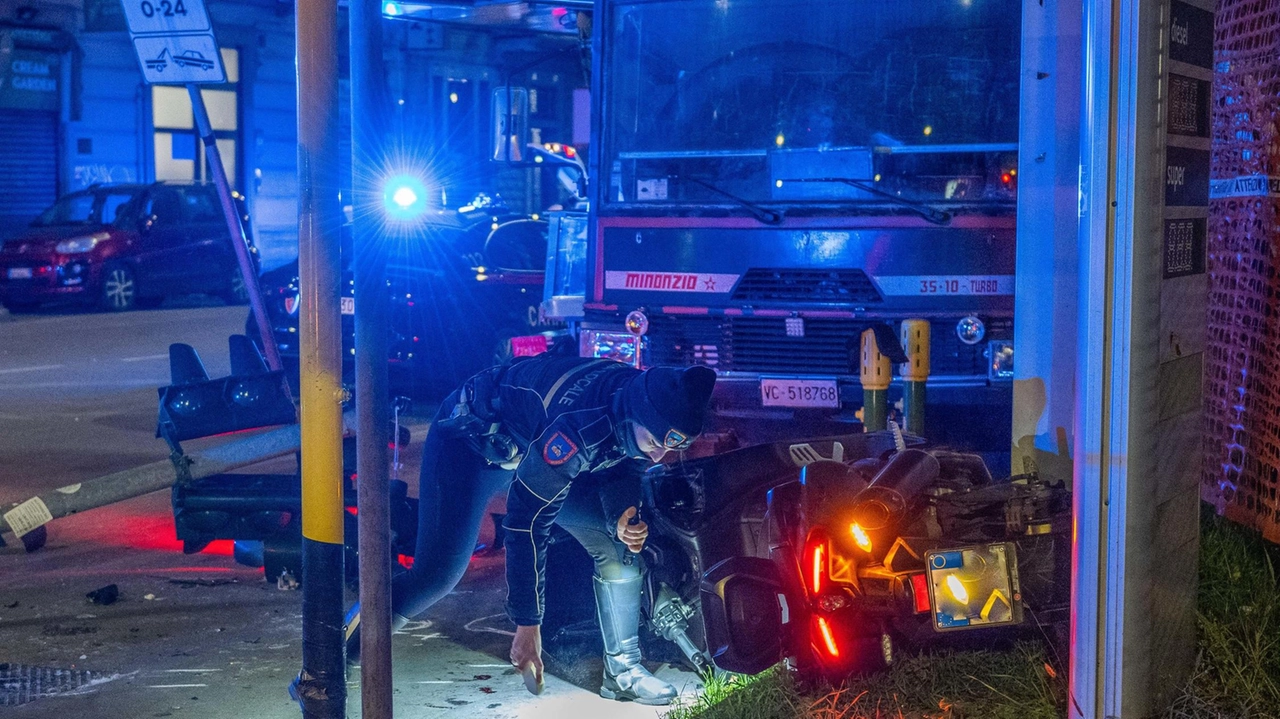Lo scooter dove Ramy Elgaml era passeggero dopo lo schianto fatale Lo scooter dove Ramy Elgaml era passeggero dopo lo schianto fatale