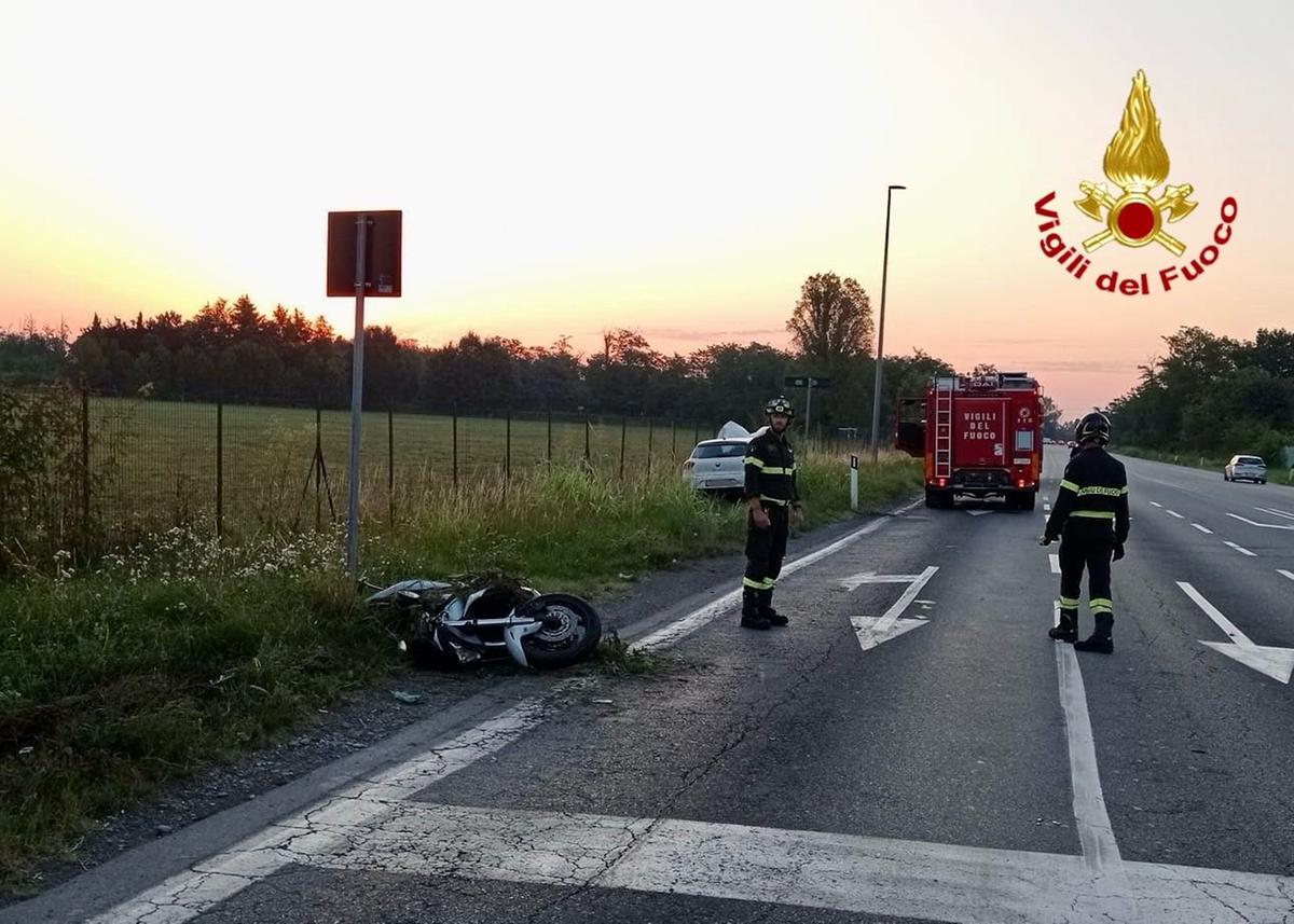 l8217attesa al semaforo l8217auto che gli piomba addosso lo schianto contro il palo cos236 232 morto francesco colica 63 anni di casorezzo
