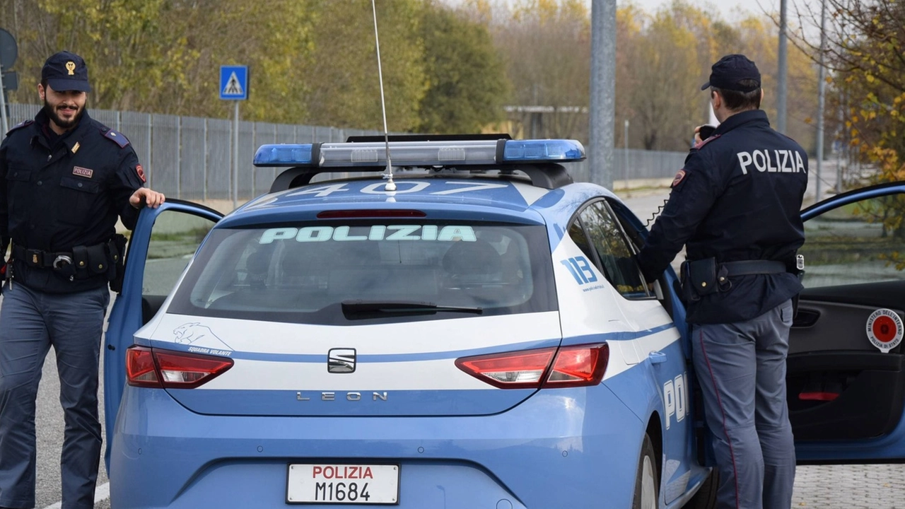 Una pattuglia della Questura di Pavia in servizio Una pattuglia della Questura di Pavia in servizio