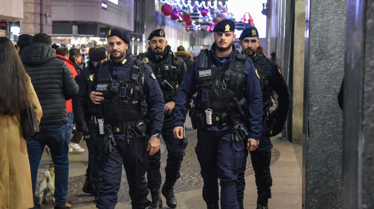 I controlli delle forze dell'ordine a Milano durante la notte di Capodanno I controlli delle forze dell'ordine a Milano durante la notte di Capodanno