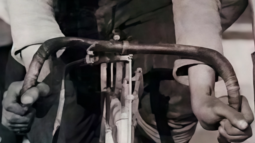 La Coppa Agostoni, gara ciclistica legata al corridore Ugo Agostoni, si svolge regolarmente dal 1946, con una storia di successi e traguardi legati al nome di questo campione di Lissone. La Coppa Agostoni, gara ciclistica legata al corridore Ugo Agostoni, si svolge regolarmente dal 1946, con una storia di successi e traguardi legati al nome di questo campione di Lissone.