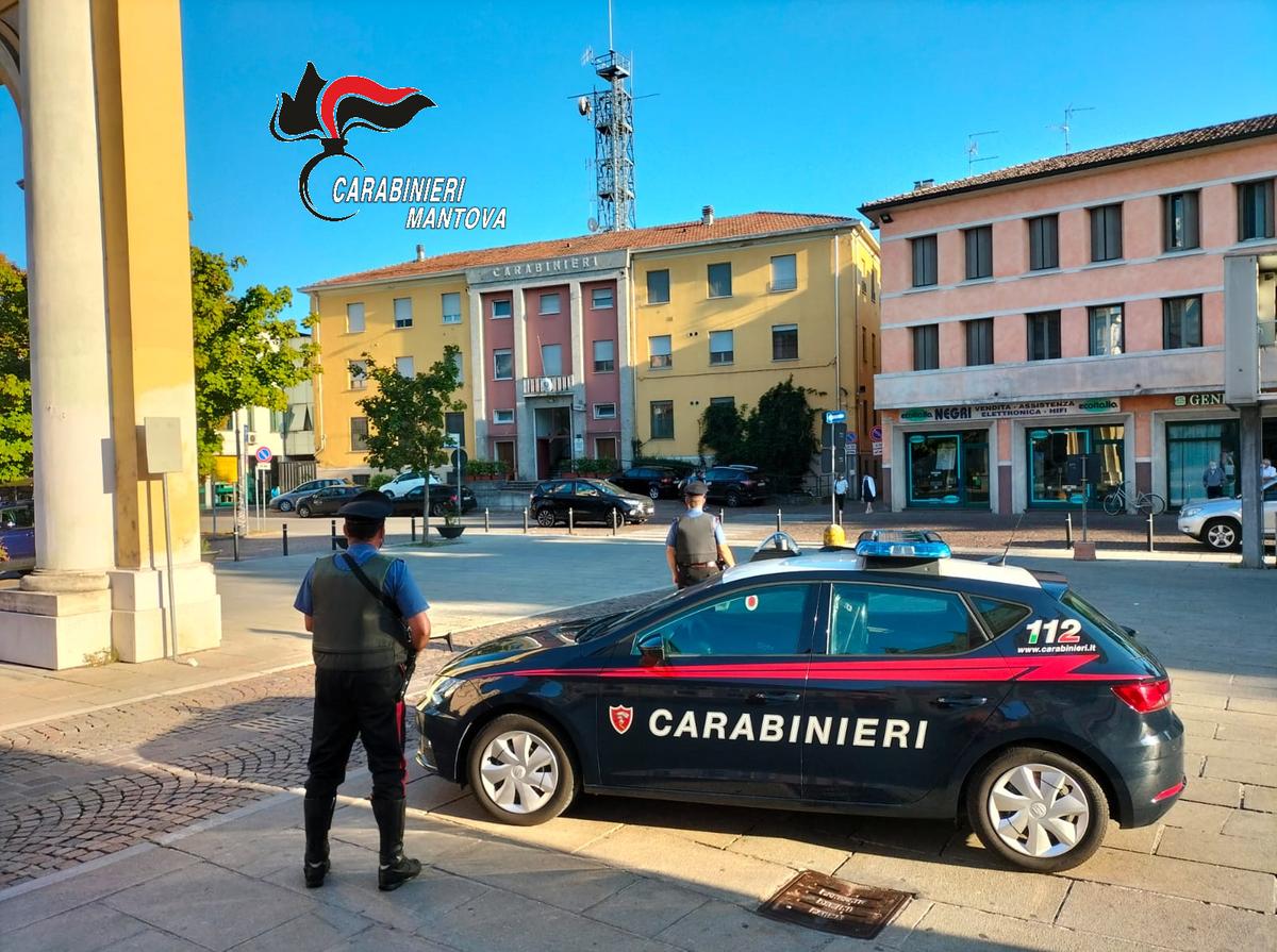 borgo virgilio porta via il bancomat a una coppia e morde i carabinieri arrestato