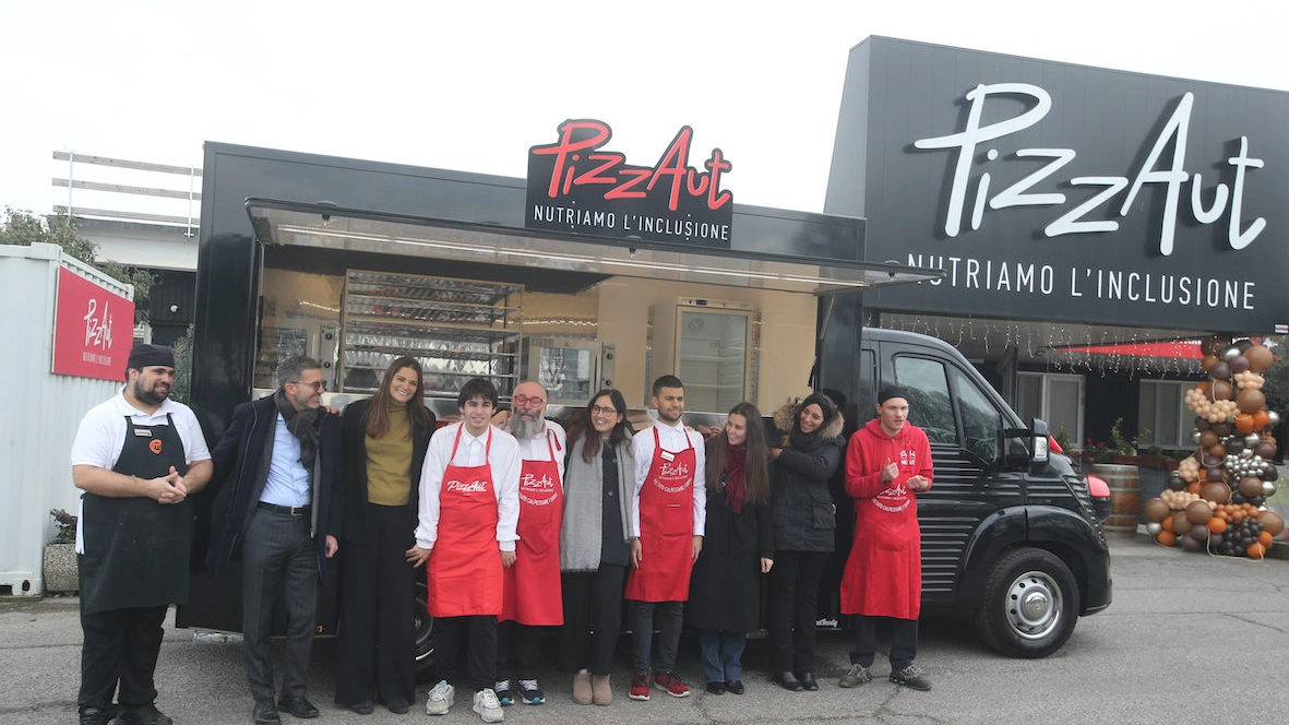 Il nuovo furgone Pizzeria donato a PizzAut dalla Rovagnati Il nuovo furgone Pizzeria donato a PizzAut dalla Rovagnati