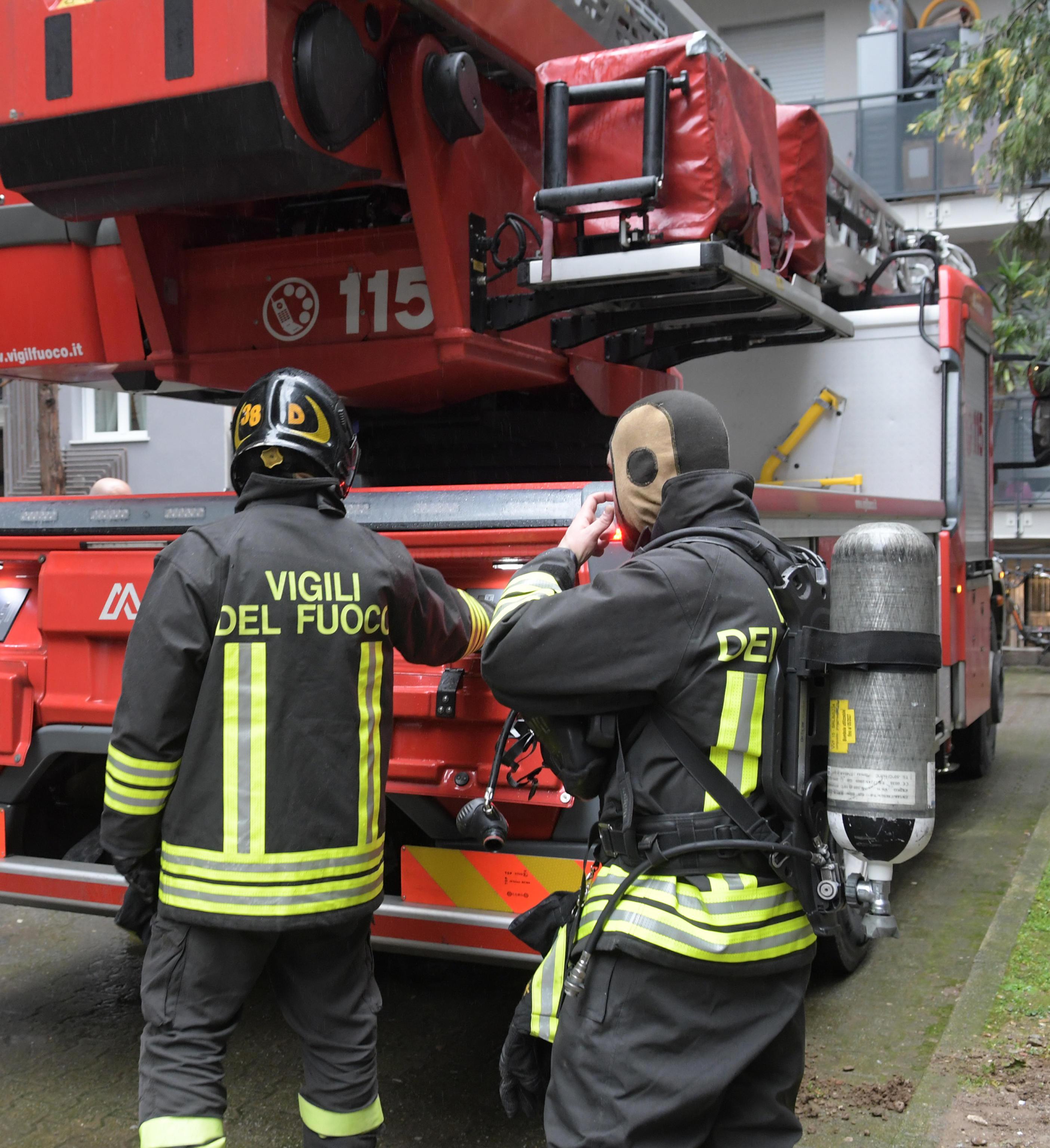 asola una fuga di gas dalla bombola e s incendia la cucina marito e moglie di 79 e 84 anni gravemente ustionati