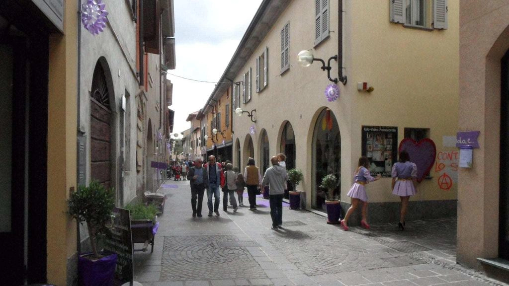 Presentazione libro "Osterie e Corti - La contrada di San Cristoforo" a Saronno: un'opera di Antonio Turconi che racconta la storia e le tradizioni locali, con presentazione oggi al Museo Mils. Presentazione libro "Osterie e Corti - La contrada di San Cristoforo" a Saronno: un'opera di Antonio Turconi che racconta la storia e le tradizioni locali, con presentazione oggi al Museo Mils.