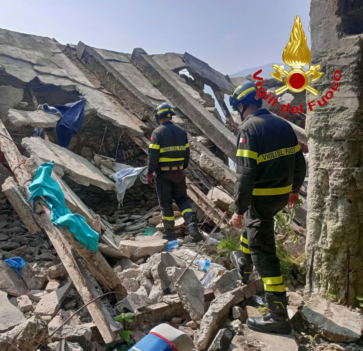 Crolla il solaio della fornace. Tre giovani feriti Crolla il solaio della fornace. Tre giovani feriti