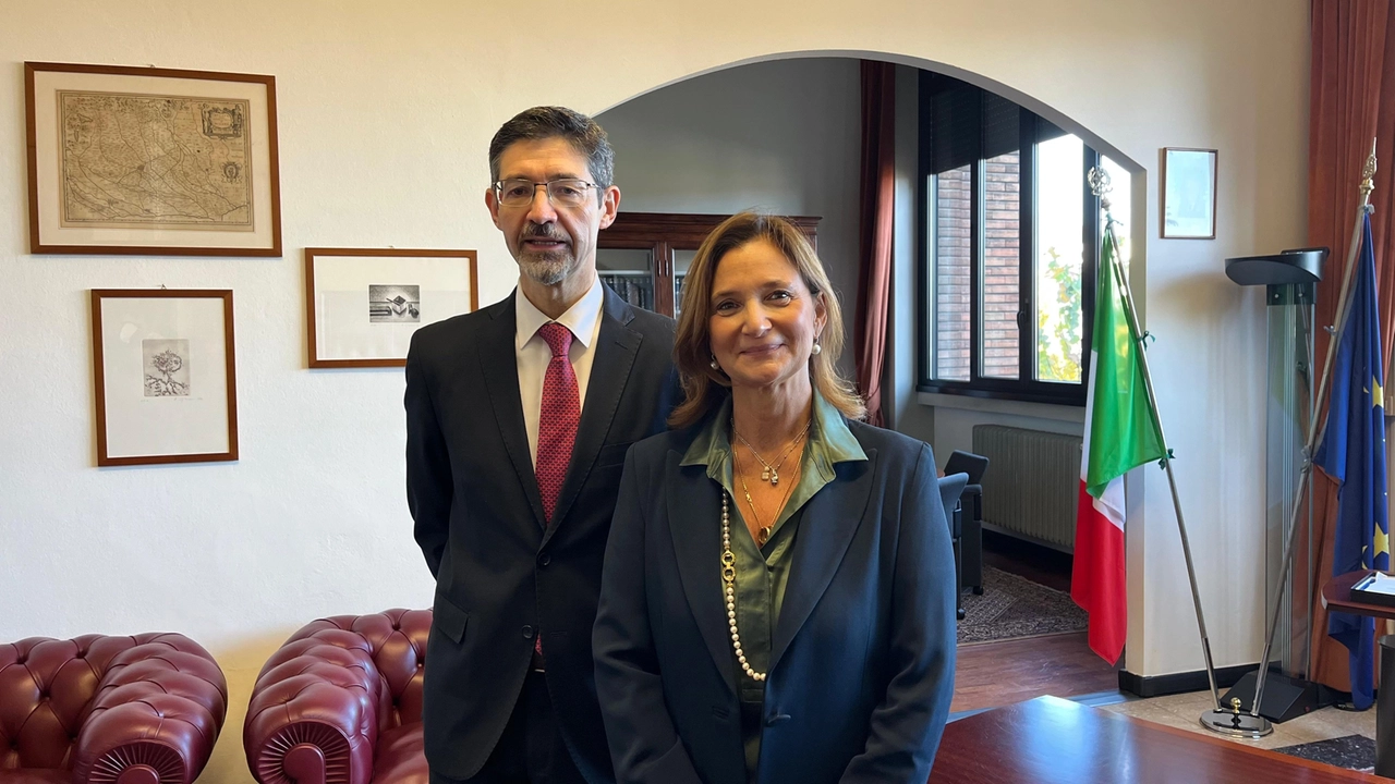 La neorettrice dell'Università dell'Insubria Maria Pierro assieme al prorettore Umberto Piarulli La neorettrice dell'Università dell'Insubria Maria Pierro assieme al prorettore Umberto Piarulli