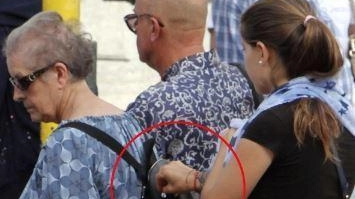 Le tre borseggiatrici in fila indiana. Tentano un furto, prese dai ghisa