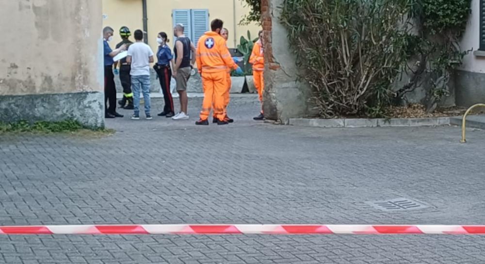 merate dramma della solitudine lorenzo trovato morto in casa in stato di decomposizione
