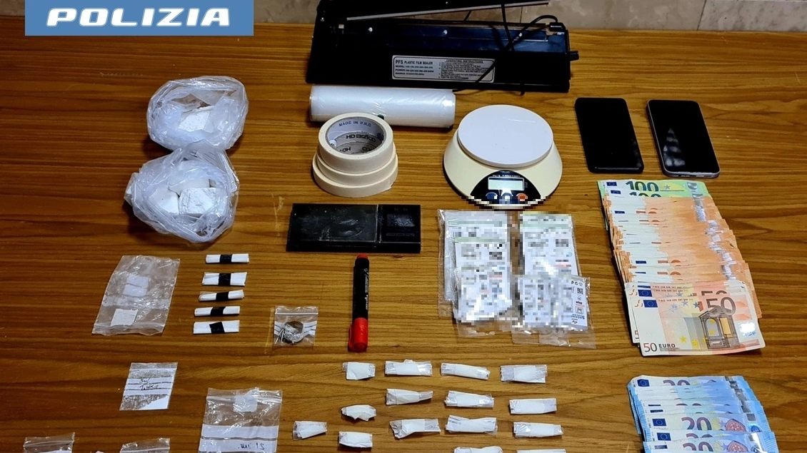 La droga sequestrata al 48enne La droga sequestrata al 48enne