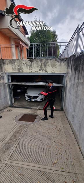 Castiglione delle Stiviere, travolta dalla sua auto in garage: morta 55enne