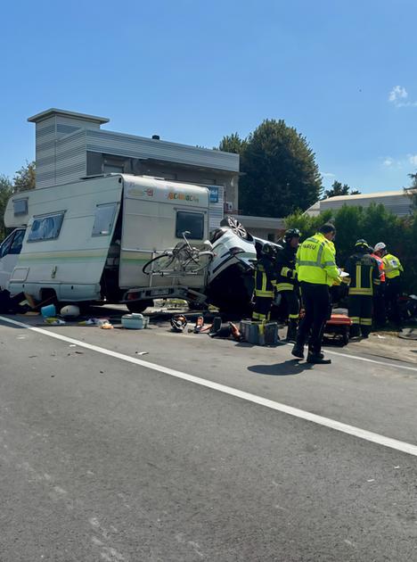 Giornata di sangue nel Pavese. Schianti sulle strade, due morti Giornata di sangue nel Pavese. Schianti sulle strade, due morti