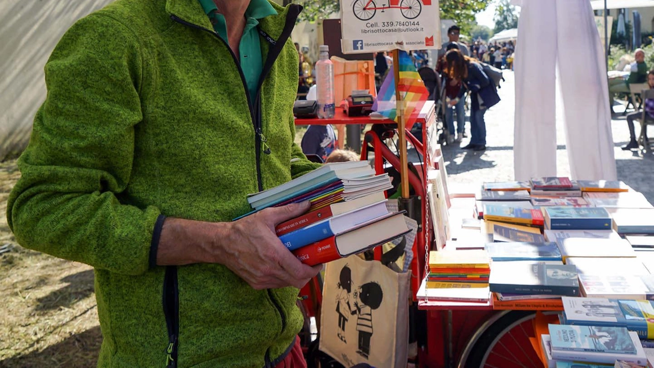 Luca Ambrogio Santini è presidente di Lim e libraio itinerante con “Librisottocasa“ Luca Ambrogio Santini è presidente di Lim e libraio itinerante con “Librisottocasa“