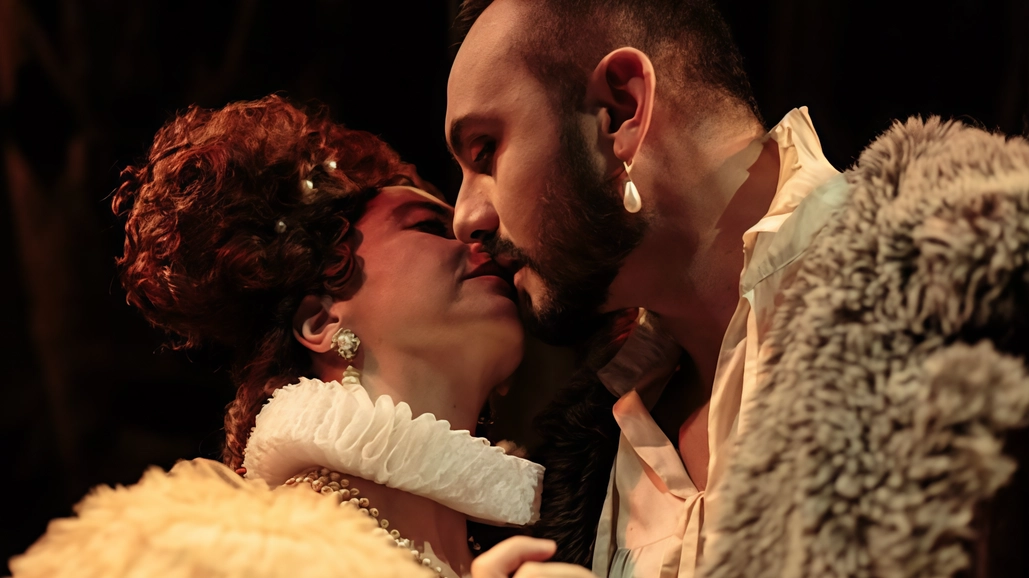 Alcune scene degli spettacoli in cartellone all’Elfo Puccini nella prossima stagione Alcune scene degli spettacoli in cartellone all’Elfo Puccini nella prossima stagione