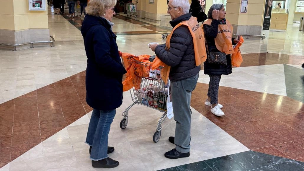 Anche a San Martino Siccomario i volontari con la pettorina arancione hanno animato l’iniziativa Anche a San Martino Siccomario i volontari con la pettorina arancione hanno animato l’iniziativa