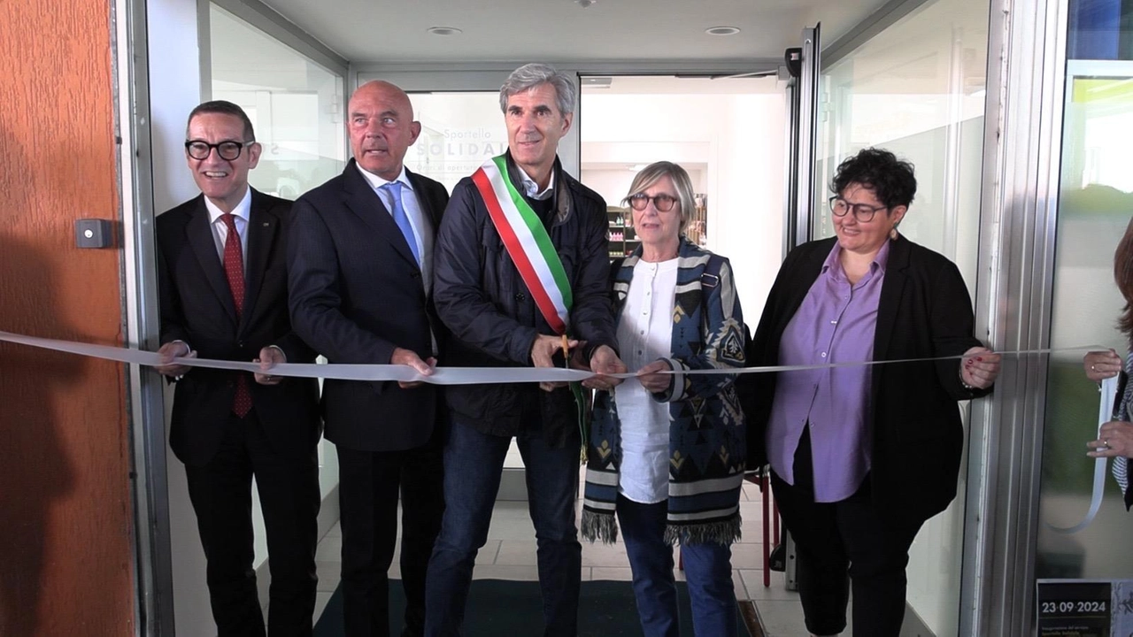 A Sondrio, l'inaugurazione del Centro Servizi di Contrasto alle Povertà rappresenta un passo importante nella lotta contro il fenomeno in costante crescita. Grazie alla collaborazione tra ente pubblico, privato sociale e volontariato, si offre supporto e risorse alle persone in difficoltà. A Sondrio, l'inaugurazione del Centro Servizi di Contrasto alle Povertà rappresenta un passo importante nella lotta contro il fenomeno in costante crescita. Grazie alla collaborazione tra ente pubblico, privato sociale e volontariato, si offre supporto e risorse alle persone in difficoltà.