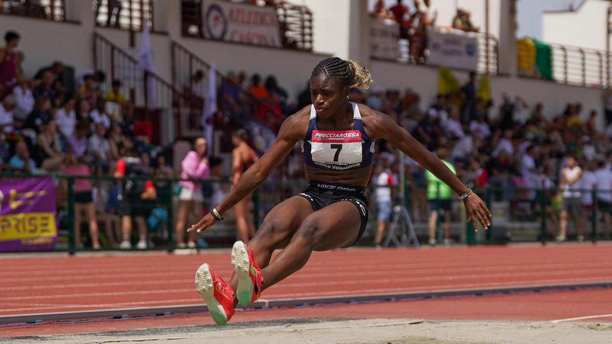 La giovane atleta conquista il secondo posto con un salto di 6.42 metri e stabilisce un nuovo primato italiano Under 20. La giovane atleta conquista il secondo posto con un salto di 6.42 metri e stabilisce un nuovo primato italiano Under 20.
