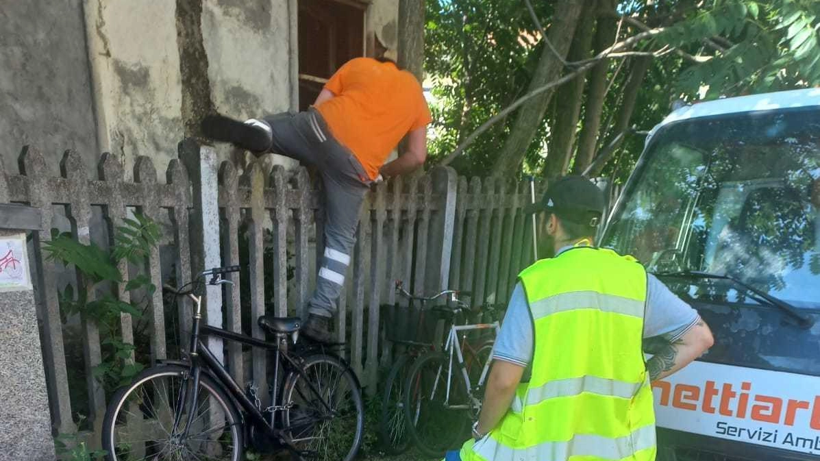 Sono iniziati ieri i lavori di bonifica dell’area antistante la stazione ferroviaria di Canegrate, su intervento degli operai di... Sono iniziati ieri i lavori di bonifica dell’area antistante la stazione ferroviaria di Canegrate, su intervento degli operai di...