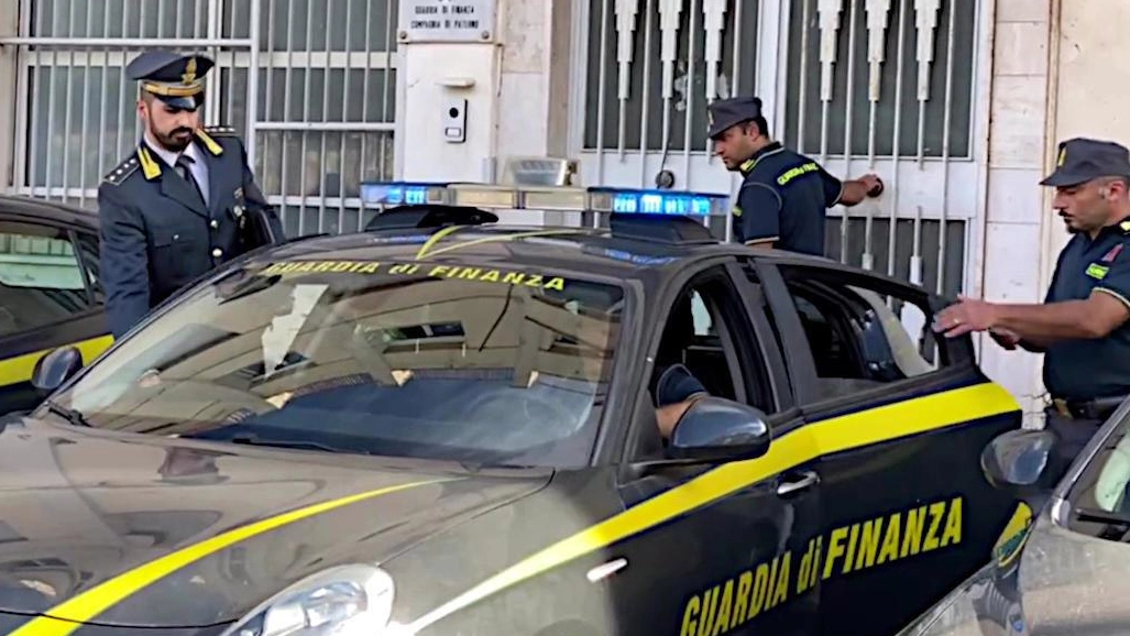 La dipendente è stata arrestata dalla Guardia di finanza (foto di repertorio) La dipendente è stata arrestata dalla Guardia di finanza (foto di repertorio)