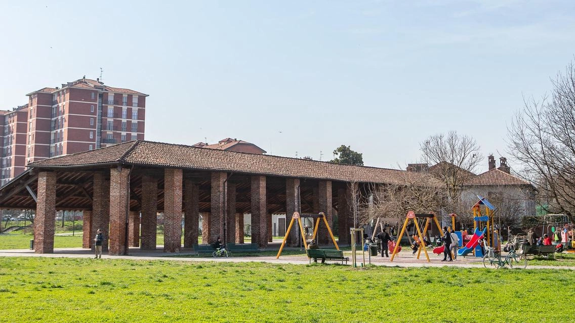 Tra IX e XIII secolo, in un’area boschiva ricca di rogge e ruscelli lungo la strada per Pavia, fu costruito... Tra IX e XIII secolo, in un’area boschiva ricca di rogge e ruscelli lungo la strada per Pavia, fu costruito...