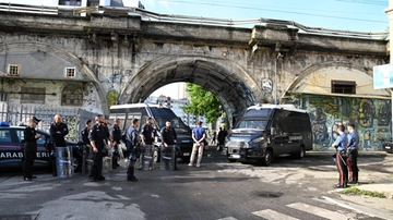 Sgomberato il Leoncavallo a Milano: lo spazio di via Watteau restituito ai Cabassi dopo 31 anni e 133 avvisi di sfratto