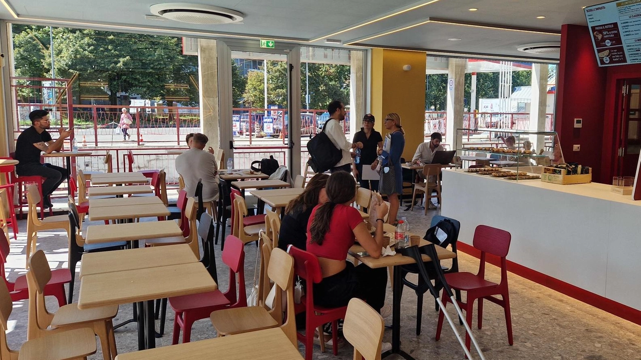 Cinquantadue posti a sedere e sette dipendenti. Si presenta così La Piadineria, aperta nei giorni scorsi in via Stelvio, dove... Cinquantadue posti a sedere e sette dipendenti. Si presenta così La Piadineria, aperta nei giorni scorsi in via Stelvio, dove...