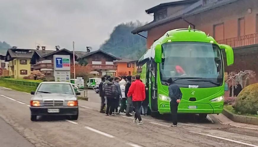 Immigrati senza centri in Lombardia, via anche da Valbondione: “Qui non stavano bene”. Il sindaco chiede che vengano spostati Immigrati senza centri in Lombardia, via anche da Valbondione: “Qui non stavano bene”. Il sindaco chiede che vengano spostati