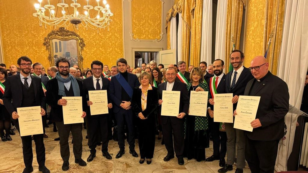 Le onorificenze attribuite dal Capo dello Stato . Le onorificenze attribuite dal Capo dello Stato .