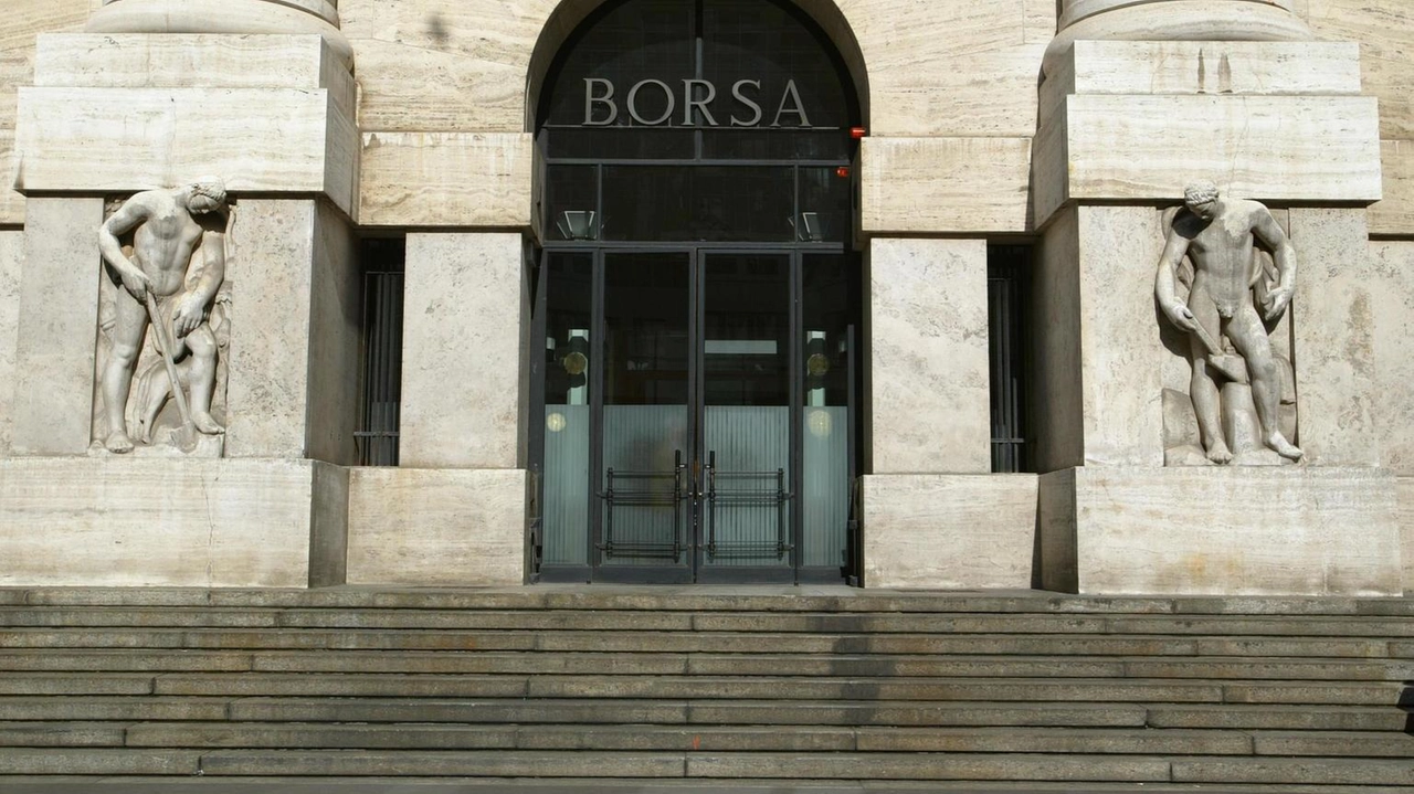 Bene Stellantis, Prysmian, Banco Bpm , giù Leonardo
