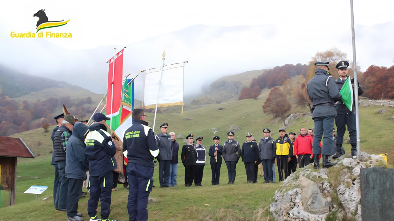 La targa agli «angeli custodi delle nostre montagne» svelata nei giorni scorsi alle pendici della Grigna al Pialeral La targa agli «angeli custodi delle nostre montagne» svelata nei giorni scorsi alle pendici della Grigna al Pialeral