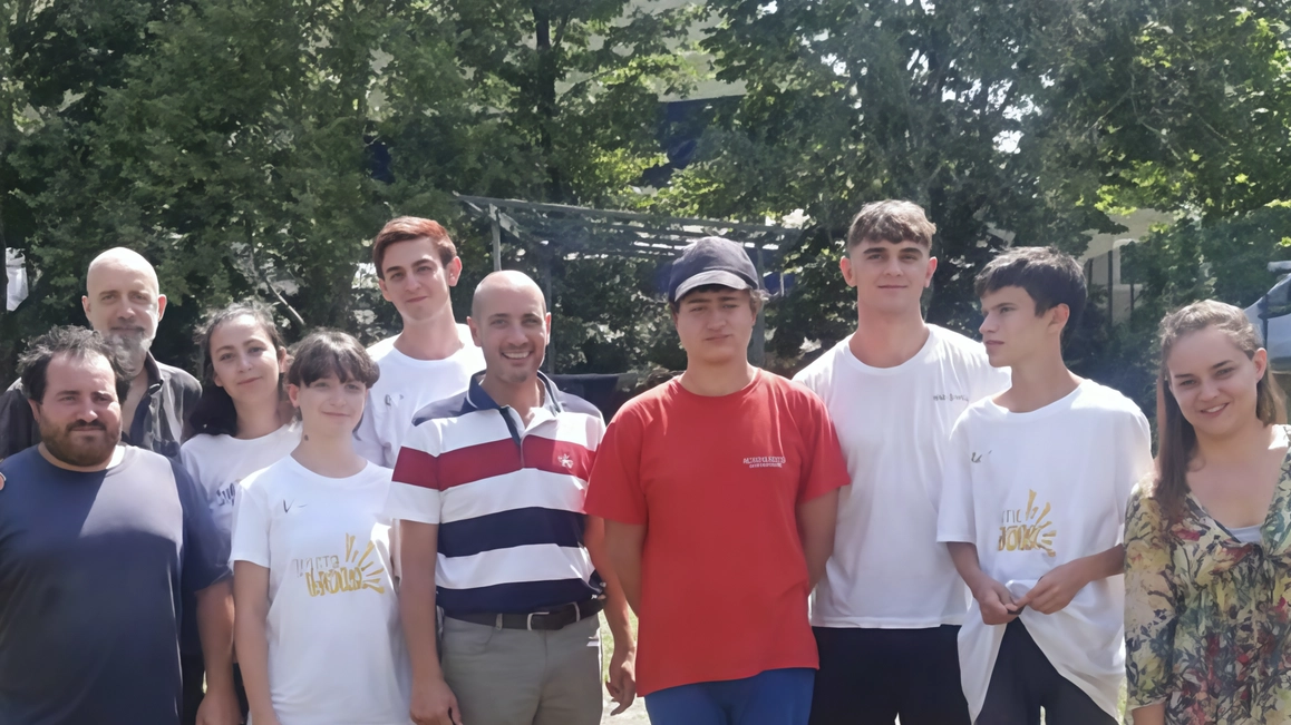 I ragazzi che hanno partecipato al progetto “Useful Work“ a Renate e Veduggio I ragazzi che hanno partecipato al progetto “Useful Work“ a Renate e Veduggio