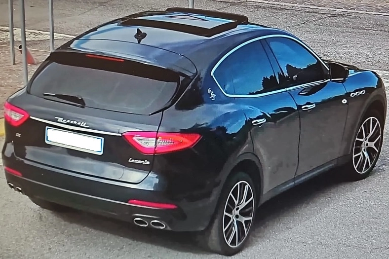 La Maserati Levante con cui Giacomo Bozzoli è fuggito