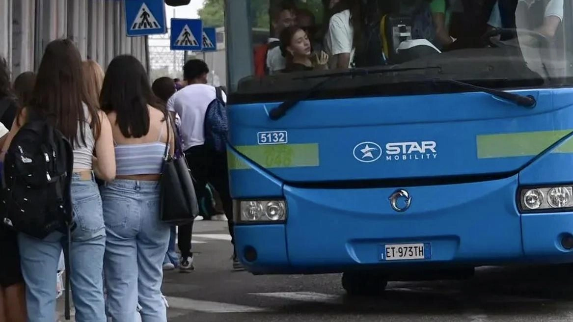 Il Comune di Voghera ha approvato la convenzione con l'associazione Auser per l'accompagnamento degli alunni delle scuole dell'infanzia durante il trasporto scolastico. Un servizio essenziale per garantire un corretto comportamento e la sicurezza dei giovani studenti. Il Comune di Voghera ha approvato la convenzione con l'associazione Auser per l'accompagnamento degli alunni delle scuole dell'infanzia durante il trasporto scolastico. Un servizio essenziale per garantire un corretto comportamento e la sicurezza dei giovani studenti.