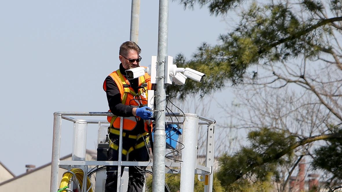 In città saranno finalmente installate le telecamere L’intervento prevede una spesa di poco superiore al mezzo milione In città saranno finalmente installate le telecamere L’intervento prevede una spesa di poco superiore al mezzo milione
