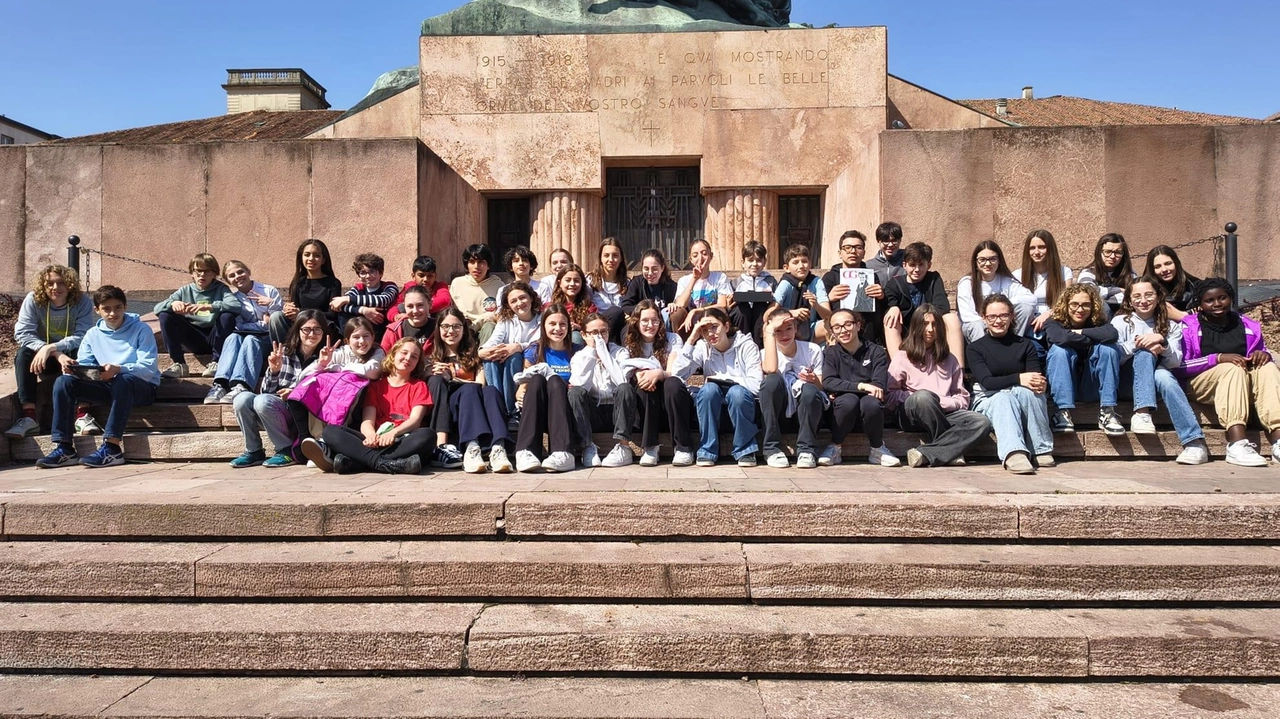 I ragazzi di 2B. e 2H hanno vinto il primo premio al Concorso nazionale di Federchimica Giovani per la plastica I ragazzi di 2B. e 2H hanno vinto il primo premio al Concorso nazionale di Federchimica Giovani per la plastica