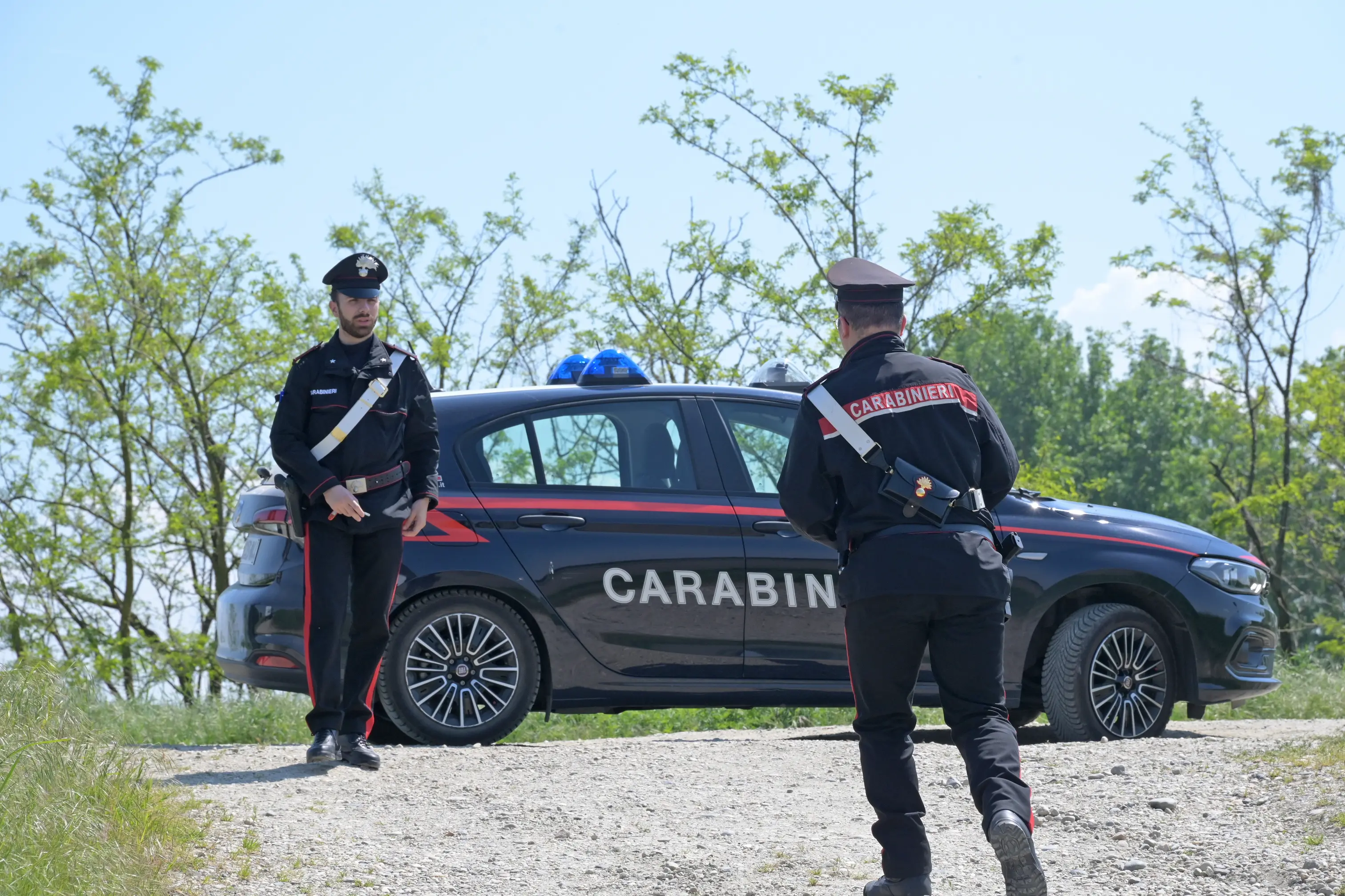 Turista trovato in riva al Po con la gola tagliata: tutte le piste del giallo di Zinasco