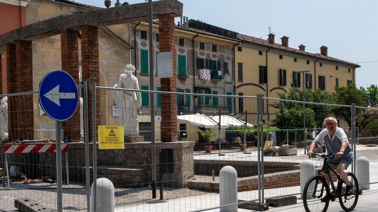 Per la “nuova”. piazza Garibaldi. la cerimonia inaugurale è fissata per il 13 luglio ed è già nel calendario delle iniziative estive cassanesi come evento di punta Per la “nuova”. piazza Garibaldi. la cerimonia inaugurale è fissata per il 13 luglio ed è già nel calendario delle iniziative estive cassanesi come evento di punta