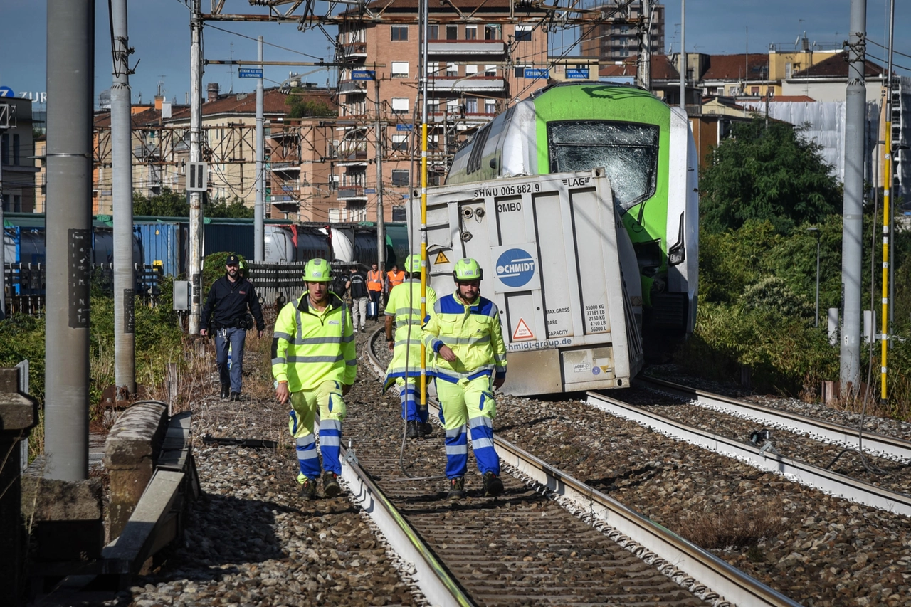L'incidente è avvenuto poco dopo le 6.30 in via Pallanza, non lontano dallo scalo di Greco Pirelli