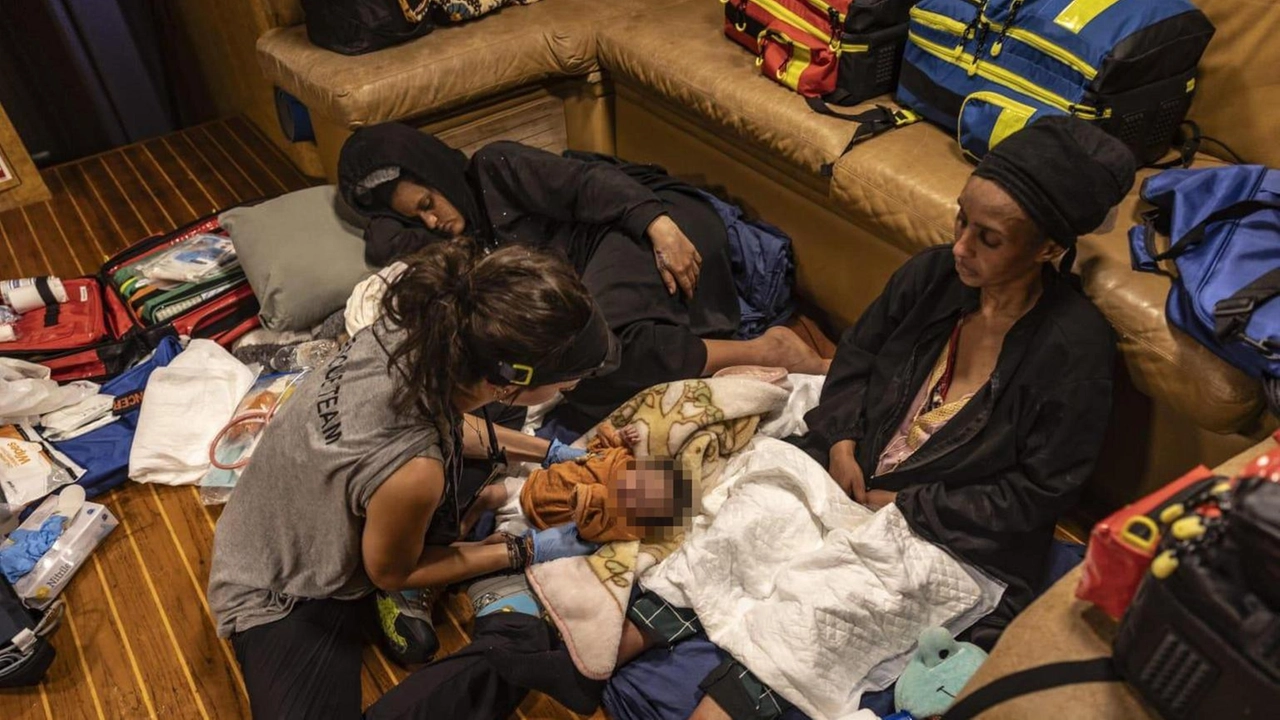 Camps: Salvini imputato sequestro persona e rifiuto atti ufficio