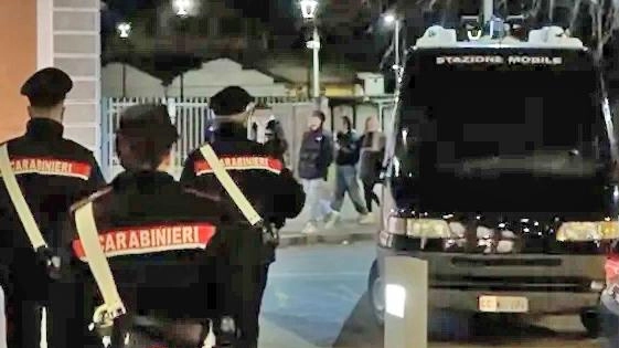 Il trentunenne è passato dai ringraziamenti ai guai con i carabinieri è stato trovato in possesso di oltre 860 di marijuana che verrà analizzata