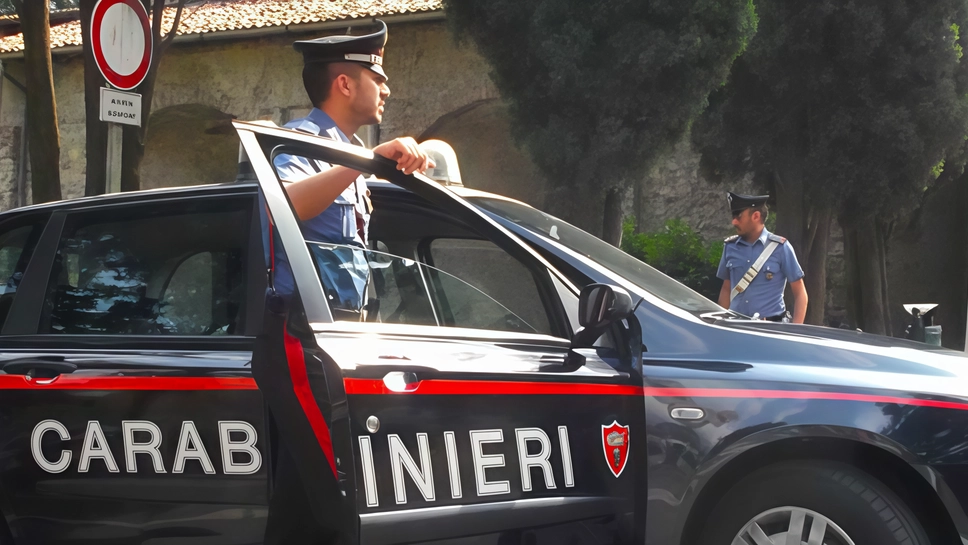 Dopo averlo denunciato, moglie e figlio si sono trasferiti dai genitori della donna, per timore delle ritorsioni che avrebbe subito... Dopo averlo denunciato, moglie e figlio si sono trasferiti dai genitori della donna, per timore delle ritorsioni che avrebbe subito...